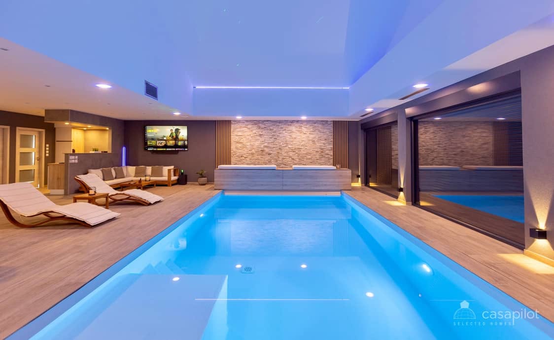 Piscine intérieure privative du Gîte O², gîte 5 étoiles avec spa en Moselle